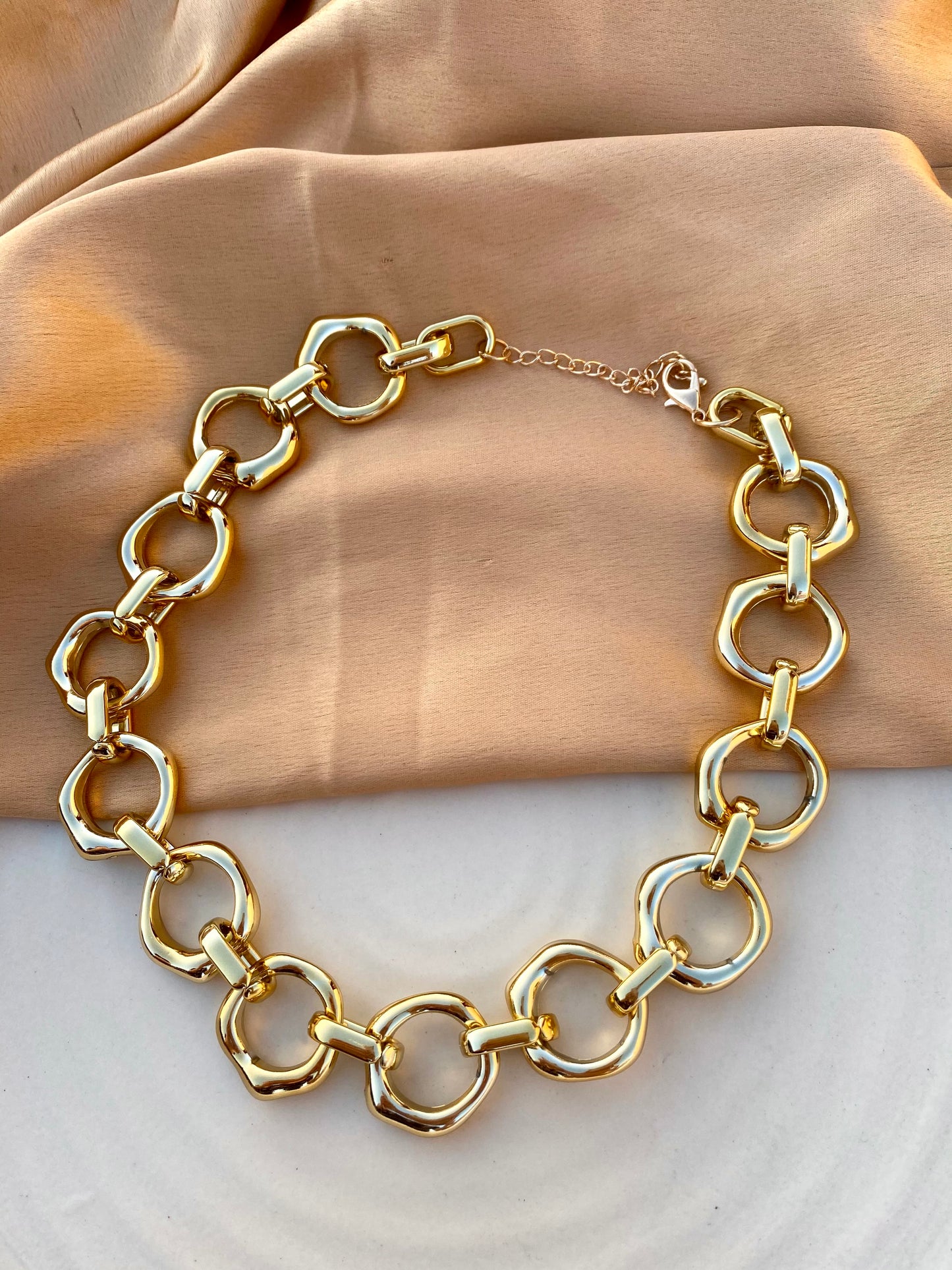 Link geometric necklace
