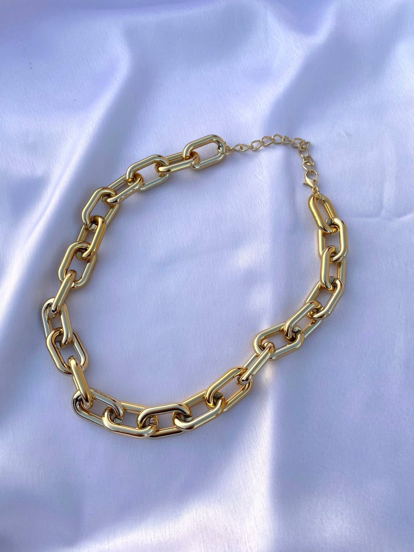 Round gold link chain necklace